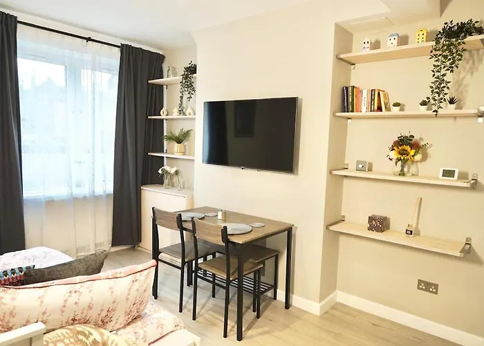 Borough Market, Tower Bridge Retreat, Central London Stay