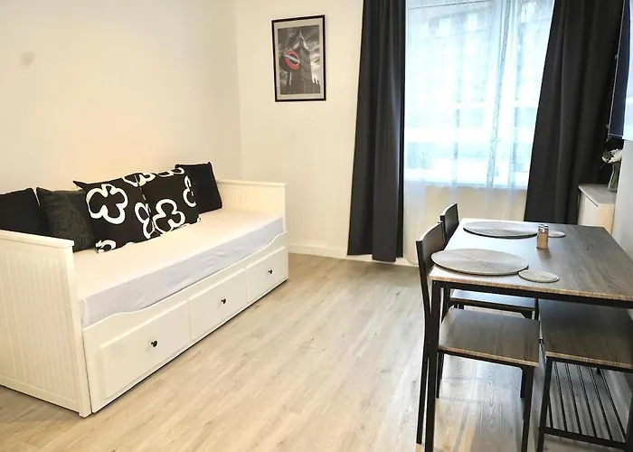 Borough Market, Tower Bridge Retreat, Central London Stay