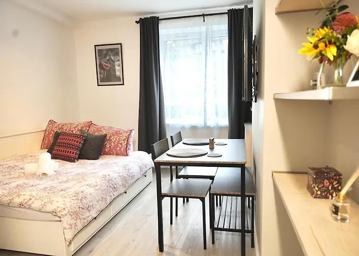 Borough Market, Tower Bridge Retreat, Central London Stay